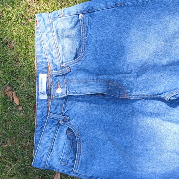 Muselooks size 11 women's jeans with a paint stains - Picture 2 of 5